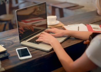 Comment choisir une agence de communication publicitaire en ligne ?